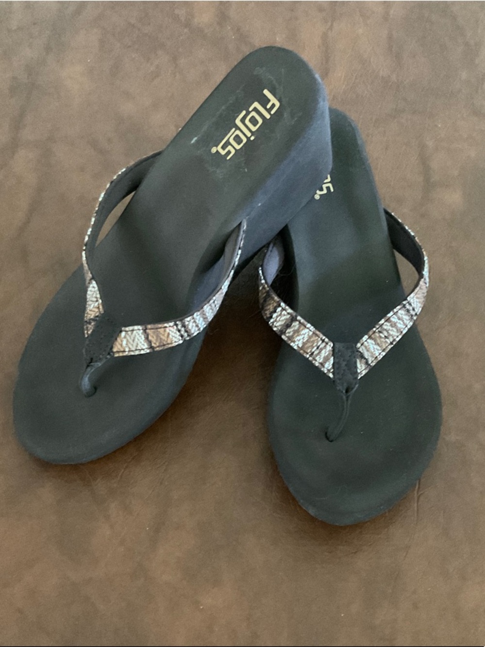 Flojos Black Flip Flop Sandals with brown tan Patterned Straps new